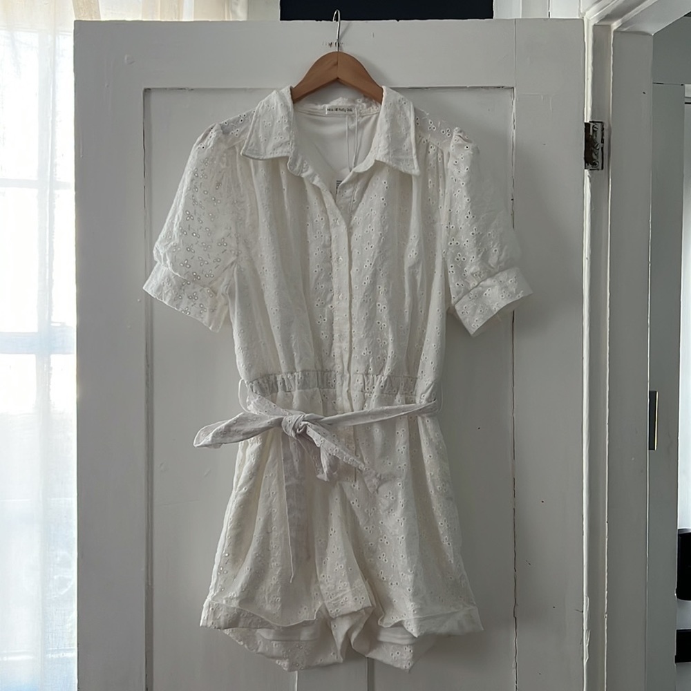 W.A.P.G NWT White Vineyard Eyelet Lace Bohemian Feminine Romper Size Large